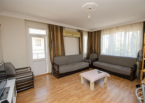 شقة 2 + 1 على مسافة قريبة من البحر في كونيالتي أنطاليا