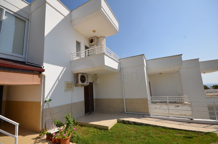 فيلا باطلالة بحرية - طابقين - مفروشة -بسعر مناسب / ديمرتاش / الانيا