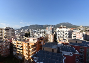 اول صف على البحر - شقة غرفتين وصالة طابق مرتفع -- مهموتلار / الانيا 