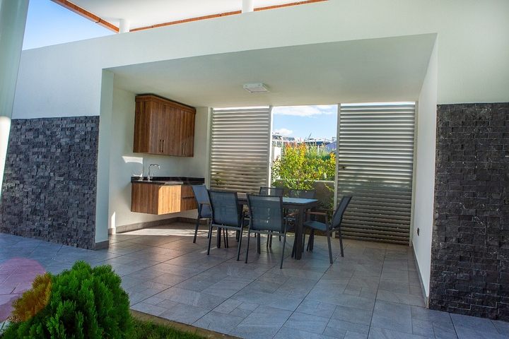 شقة طابق ارضي - تصميم 3 غرف وصالة - ضمن مجمع فاخر في منطقة اوبا / الانيا 