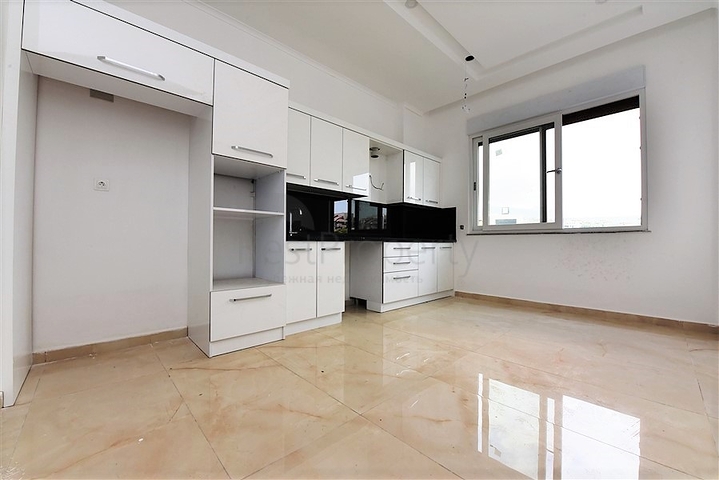 شقة طابق ارضي - تصميم 3 غرف وصالة - ضمن مجمع فاخر في منطقة اوبا / الانيا 