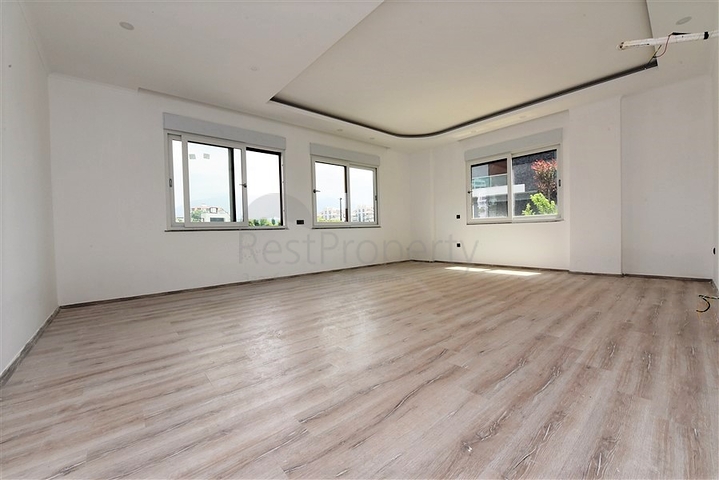 شقة طابق ارضي - تصميم 3 غرف وصالة - ضمن مجمع فاخر في منطقة اوبا / الانيا 