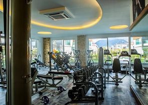 شقة طابق ارضي - تصميم 3 غرف وصالة - ضمن مجمع فاخر في منطقة اوبا / الانيا 