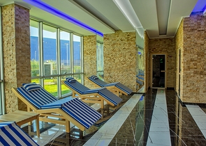 شقة طابق ارضي - تصميم 3 غرف وصالة - ضمن مجمع فاخر في منطقة اوبا / الانيا 