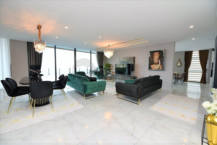 فلل للايجار في الانيا - 5 غرف وصالة -مسبح خاص -اطلالة بحر وقلعة -في مركز الانيا 