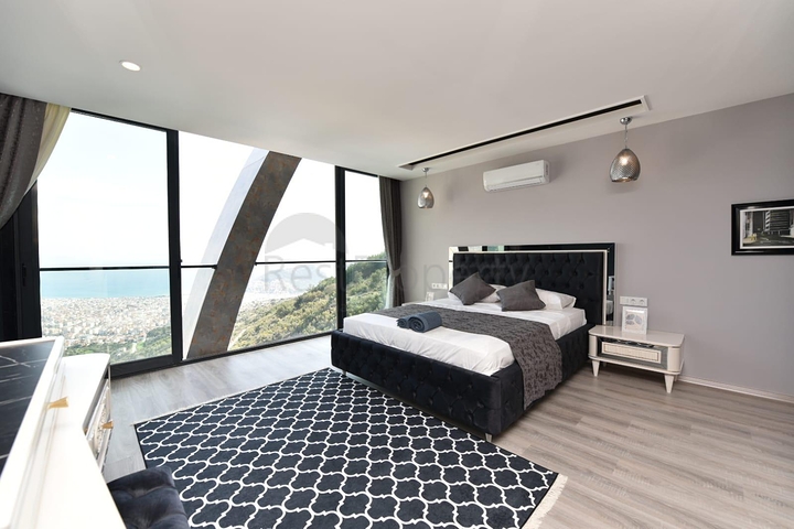 فلل للايجار في الانيا - 5 غرف وصالة -مسبح خاص -اطلالة بحر وقلعة -في مركز الانيا 