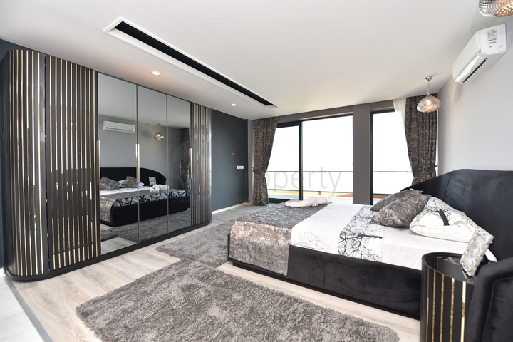 فلل للايجار في الانيا - 5 غرف وصالة -مسبح خاص -اطلالة بحر وقلعة -في مركز الانيا 