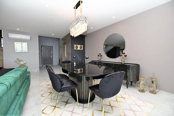 فلل للايجار في الانيا - 5 غرف وصالة -مسبح خاص -اطلالة بحر وقلعة -في مركز الانيا 