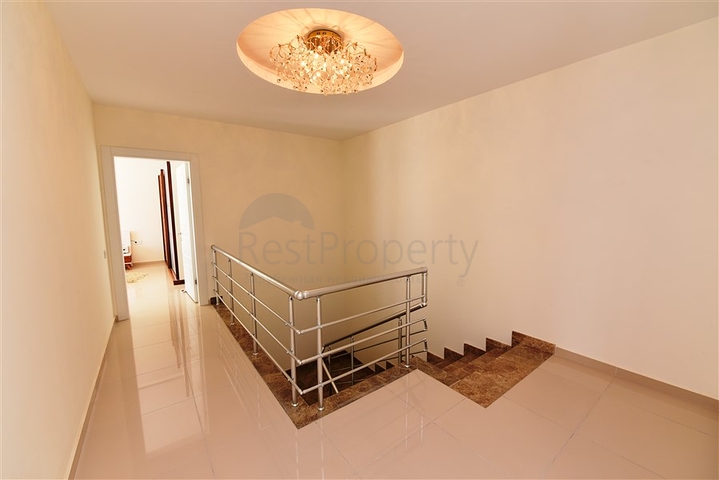 اطلالة بحر -دوبلكس مفروشة تصميم 3 غرف وصالة - مجمع فاخر -كارجي جاك / الانيا 