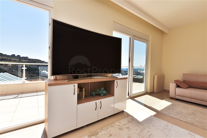 اطلالة بحر -دوبلكس مفروشة تصميم 3 غرف وصالة - مجمع فاخر -كارجي جاك / الانيا 