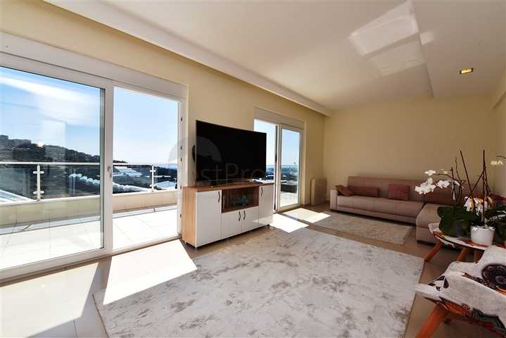 اطلالة بحر -دوبلكس مفروشة تصميم 3 غرف وصالة - مجمع فاخر -كارجي جاك / الانيا 