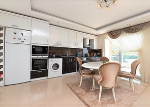 اطلالة بحر -دوبلكس مفروشة تصميم 3 غرف وصالة - مجمع فاخر -كارجي جاك / الانيا 