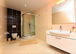 اطلالة بحر -دوبلكس مفروشة تصميم 3 غرف وصالة - مجمع فاخر -كارجي جاك / الانيا 