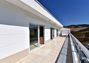 اطلالة بحر -دوبلكس مفروشة تصميم 3 غرف وصالة - مجمع فاخر -كارجي جاك / الانيا 