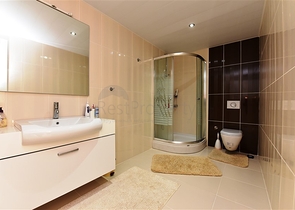 اطلالة بحر -دوبلكس مفروشة تصميم 3 غرف وصالة - مجمع فاخر -كارجي جاك / الانيا 