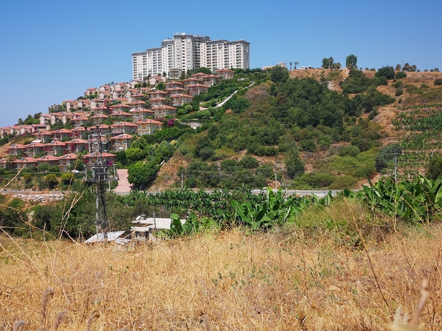 اراضي للبيع ضمن منطقة كارجي جاك - مناسبة لبناء فيلا / في الانيا 