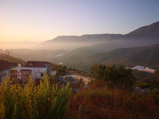 اراضي للبيع ضمن منطقة كارجي جاك - مناسبة لبناء فيلا / في الانيا 