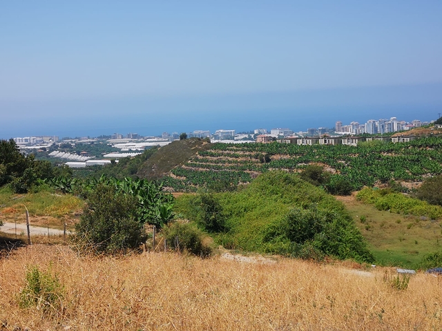 اراضي للبيع ضمن منطقة كارجي جاك - مناسبة لبناء فيلا / في الانيا 