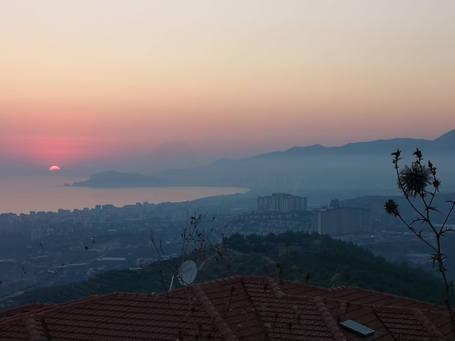 اراضي للبيع ضمن منطقة كارجي جاك - مناسبة لبناء فيلا / في الانيا 