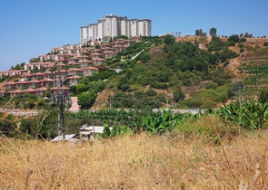 اراضي للبيع ضمن منطقة كارجي جاك - مناسبة لبناء فيلا / في الانيا 