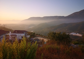 اراضي للبيع ضمن منطقة كارجي جاك - مناسبة لبناء فيلا / في الانيا 