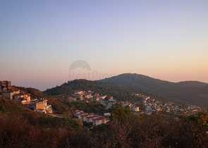 اراضي للبيع ضمن منطقة كارجي جاك - مناسبة لبناء فيلا / في الانيا 