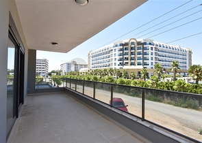 شقة غرفتين وصالة - ضمن مجمع حديث - قريبة من البحر - في كارجي جاك / الانيا 