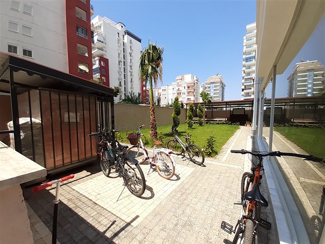 شقة جديدة -من تصميم 1+1 - مع الفرش -ضمن مجمع سكني قريب من البحر / مهموتلار /الانيا 