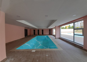 شقة جديدة -من تصميم 1+1 - مع الفرش -ضمن مجمع سكني قريب من البحر / مهموتلار /الانيا 