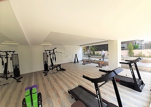 شقة جديدة -من تصميم 1+1 - مع الفرش -ضمن مجمع سكني قريب من البحر / مهموتلار /الانيا 