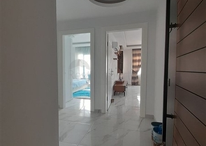 شقة جديدة -من تصميم 1+1 - مع الفرش -ضمن مجمع سكني قريب من البحر / مهموتلار /الانيا 