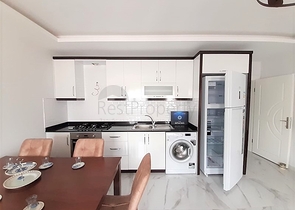 شقة جديدة -من تصميم 1+1 - مع الفرش -ضمن مجمع سكني قريب من البحر / مهموتلار /الانيا 