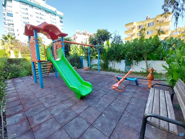 شقة مفروشة ضمن مجمع سكني حديث في مهموتلار /الانيا 