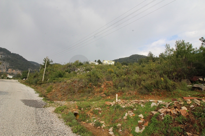 ارض تتميز باطلالة على البحر- في منطقة بكتاش / مركز الانيا 