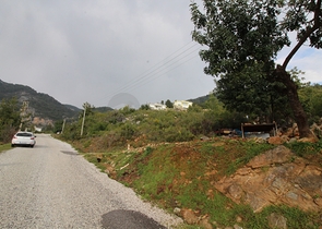 ارض تتميز باطلالة على البحر- في منطقة بكتاش / مركز الانيا 