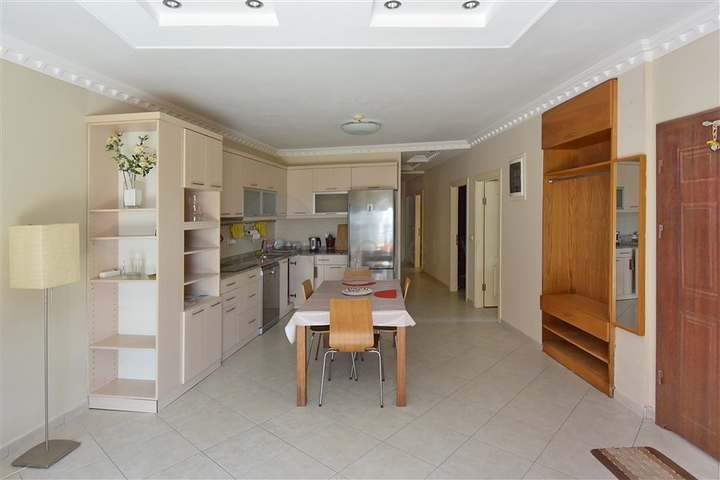 شقة عائلية - ثلاث غرف وصالة - قريبة من البحر -في افسلار / الانيا 