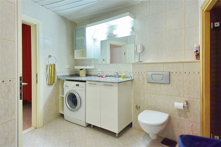 شقة عائلية - ثلاث غرف وصالة - قريبة من البحر -في افسلار / الانيا 