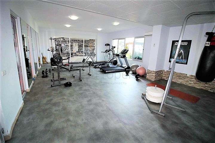 شقة عائلية - ثلاث غرف وصالة - قريبة من البحر -في افسلار / الانيا 