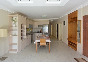 شقة عائلية - ثلاث غرف وصالة - قريبة من البحر -في افسلار / الانيا 