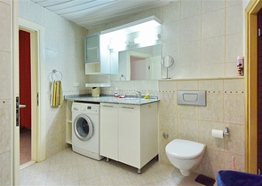 شقة عائلية - ثلاث غرف وصالة - قريبة من البحر -في افسلار / الانيا 