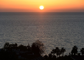 شقة عائلية - ثلاث غرف وصالة - قريبة من البحر -في افسلار / الانيا 