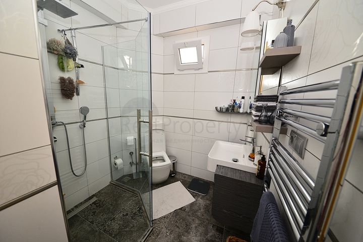 فيلا مستقلة مع مسبح خاص - ثلاث غرف وصالة - في فتهية 