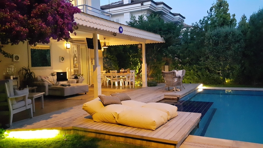 فيلا مستقلة مع مسبح خاص - ثلاث غرف وصالة - في فتهية 