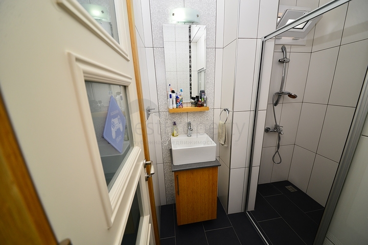 فيلا مستقلة مع مسبح خاص - ثلاث غرف وصالة - في فتهية 