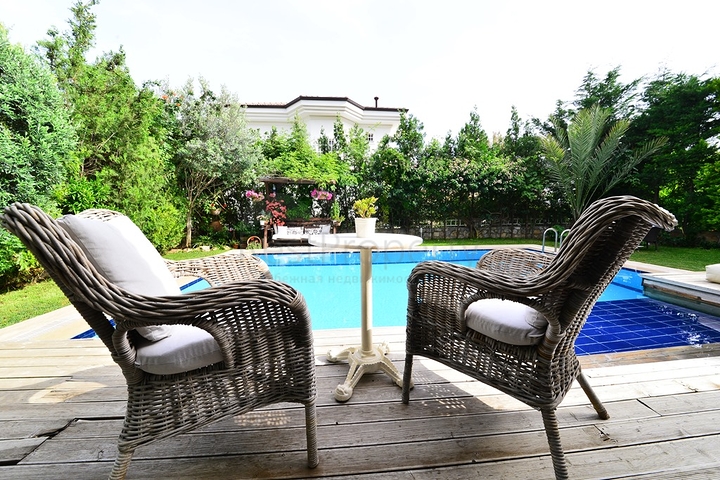 فيلا مستقلة مع مسبح خاص - ثلاث غرف وصالة - في فتهية 