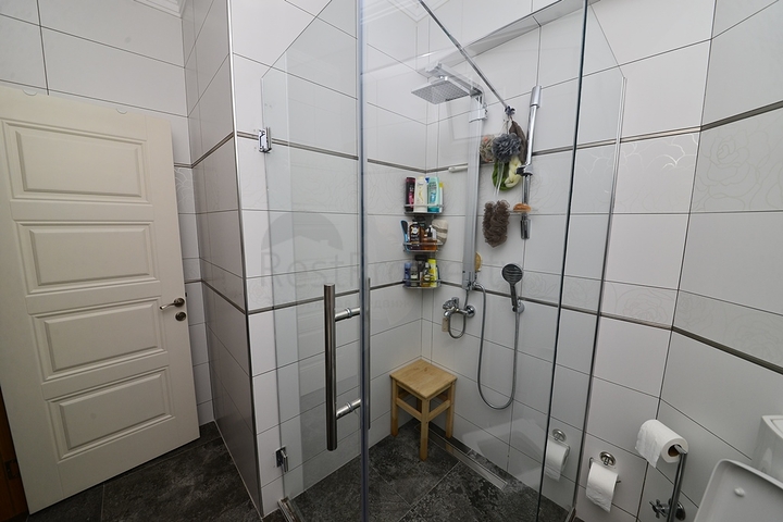 فيلا مستقلة مع مسبح خاص - ثلاث غرف وصالة - في فتهية 