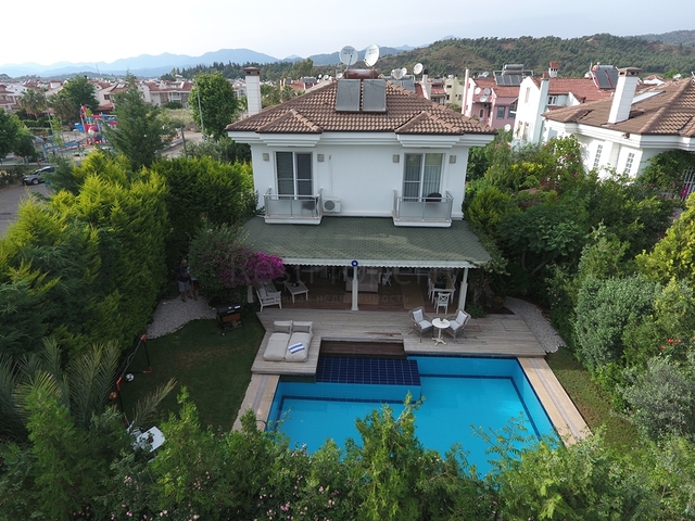 فيلا مستقلة مع مسبح خاص - ثلاث غرف وصالة - في فتهية 