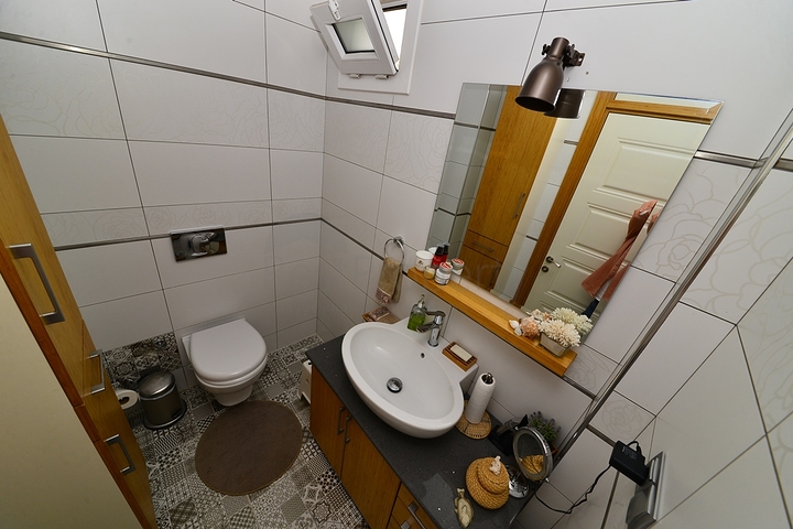 فيلا مستقلة مع مسبح خاص - ثلاث غرف وصالة - في فتهية 