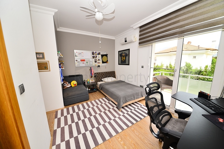 فيلا مستقلة مع مسبح خاص - ثلاث غرف وصالة - في فتهية 