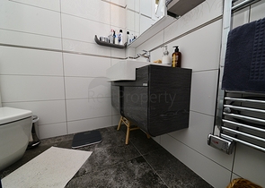 فيلا مستقلة مع مسبح خاص - ثلاث غرف وصالة - في فتهية 